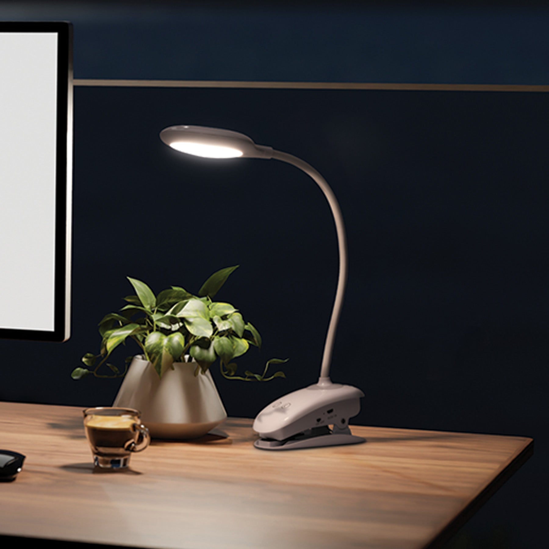 Lámpara escritorio LED 4 W recargable c/clip, 3 intensidades