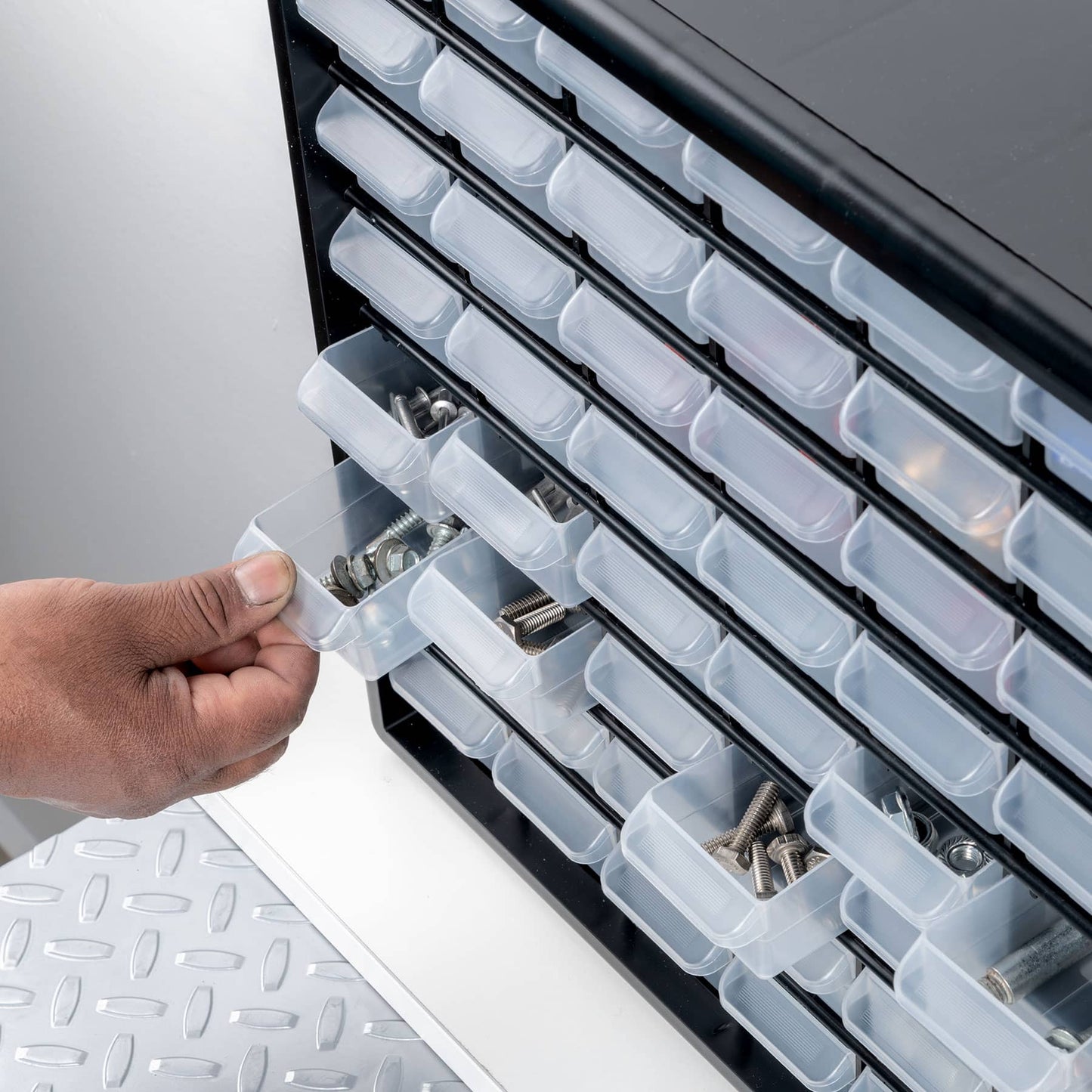 Organizador 20" con 64 compartimentos