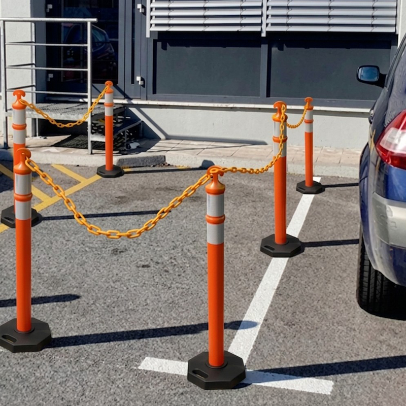Poste delimitador con banda reflejante