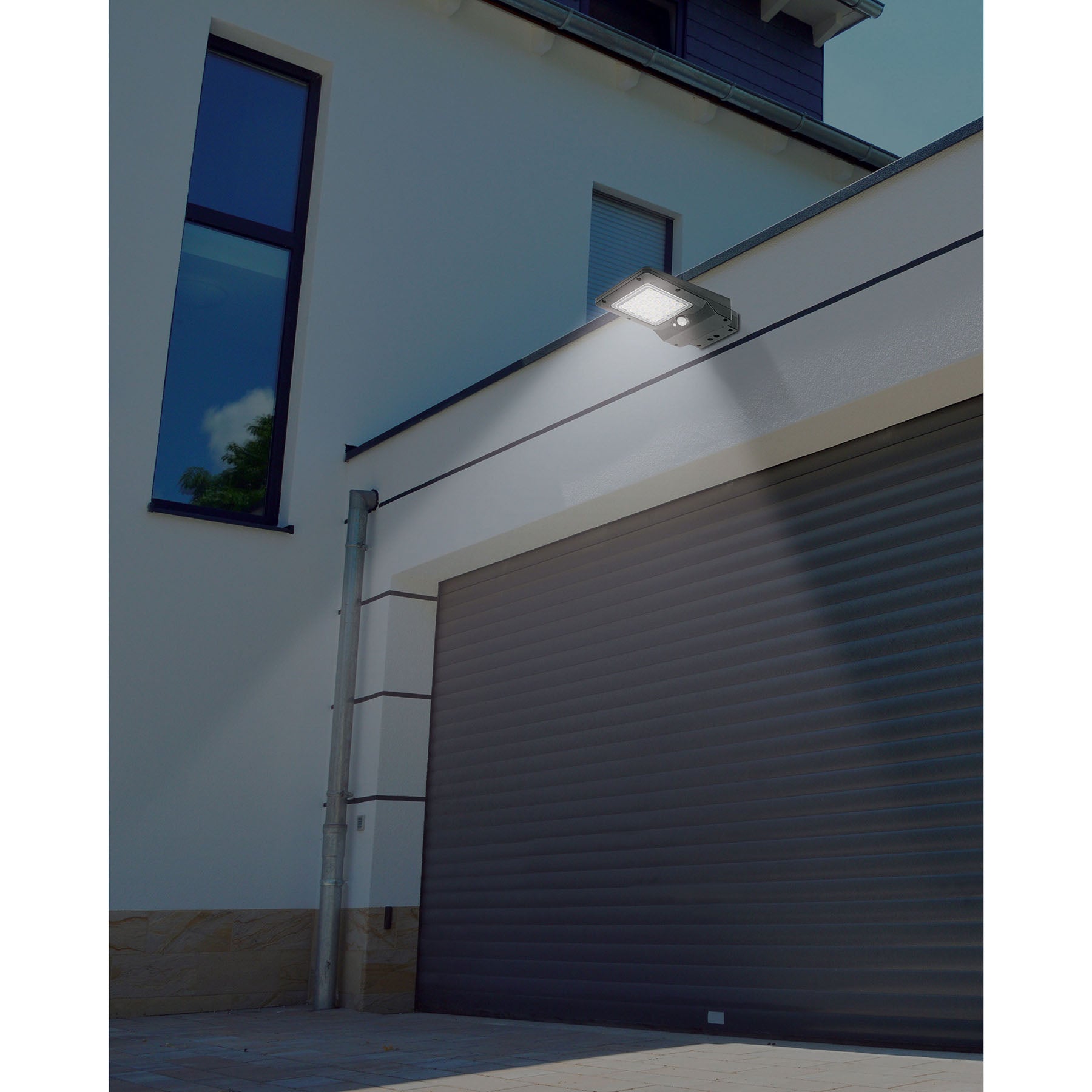 Luminario suburbano de LED 8 W con panel solar, Volteck
