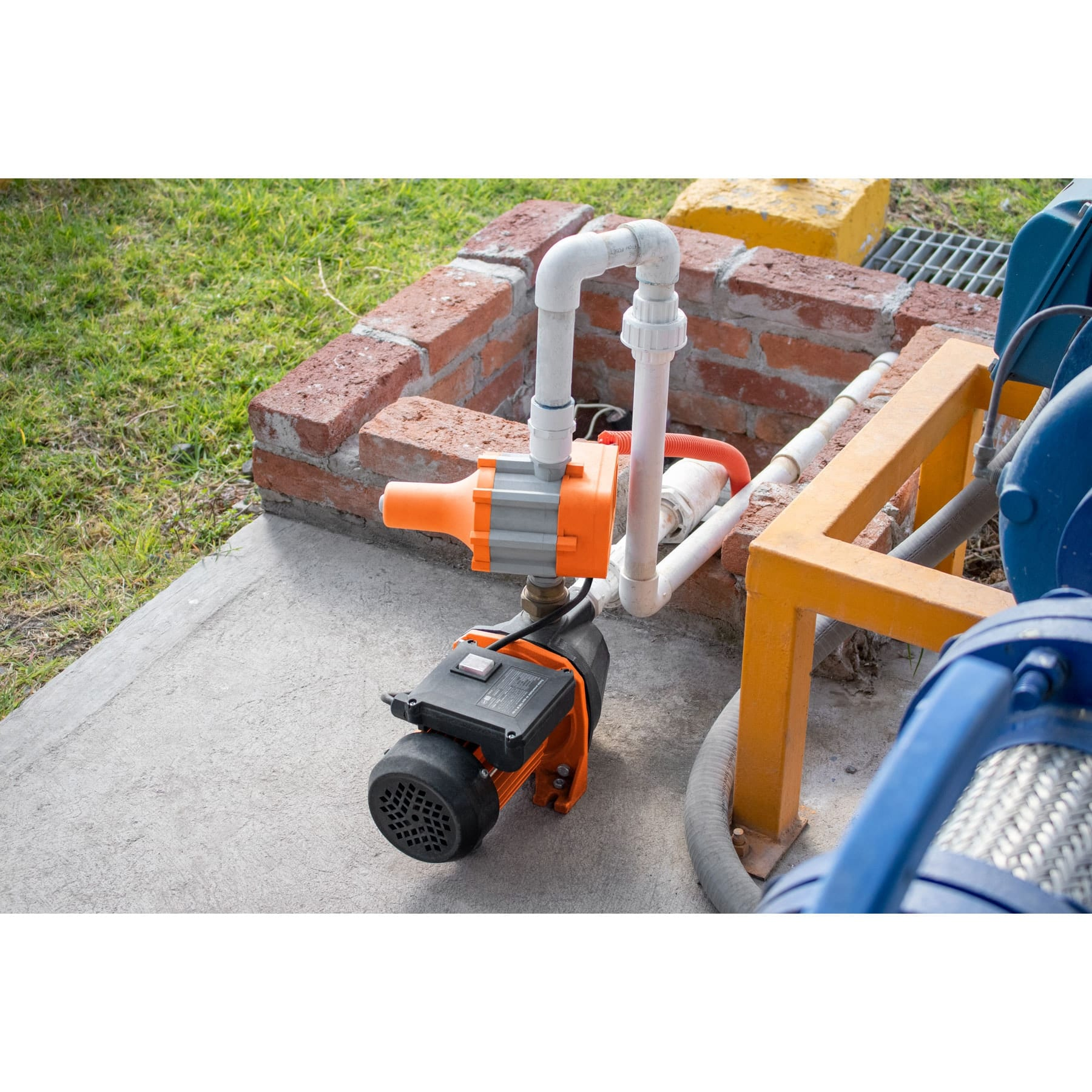 Bomba de agua con presurizador de 1 HP